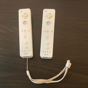Nintendo White Wii Remotes Duo with Straps
